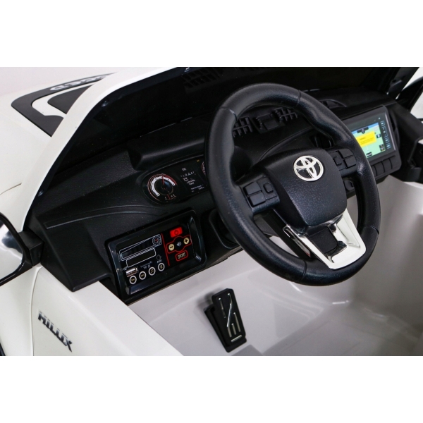Auto na akumulator Toyota Hillux 4x45W 2x12V Pilot